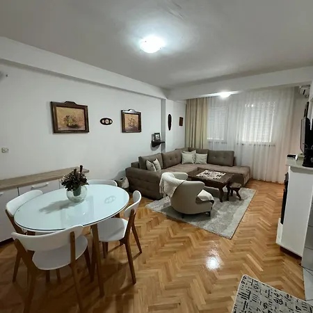 Apartment S *