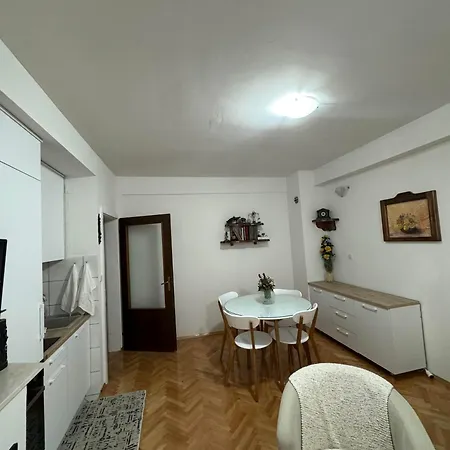 Apartment S *