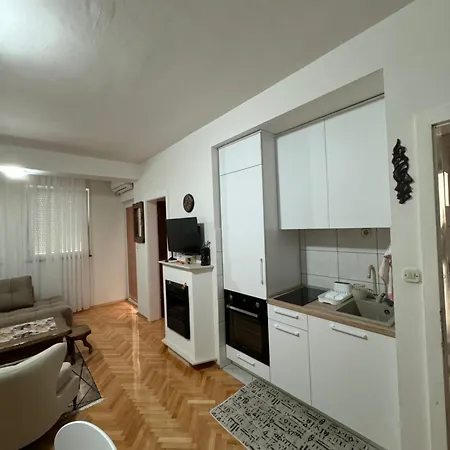 Apartment S *