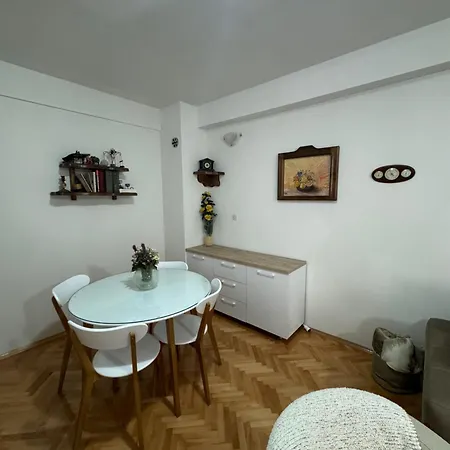 S Apartment *